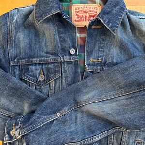 Levi's Denim Jacket w/Multicolor Plaid Lining